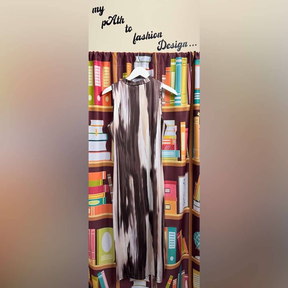 Patterned Sleeveless Bodycon Midi Dress - Picture 2 of 5